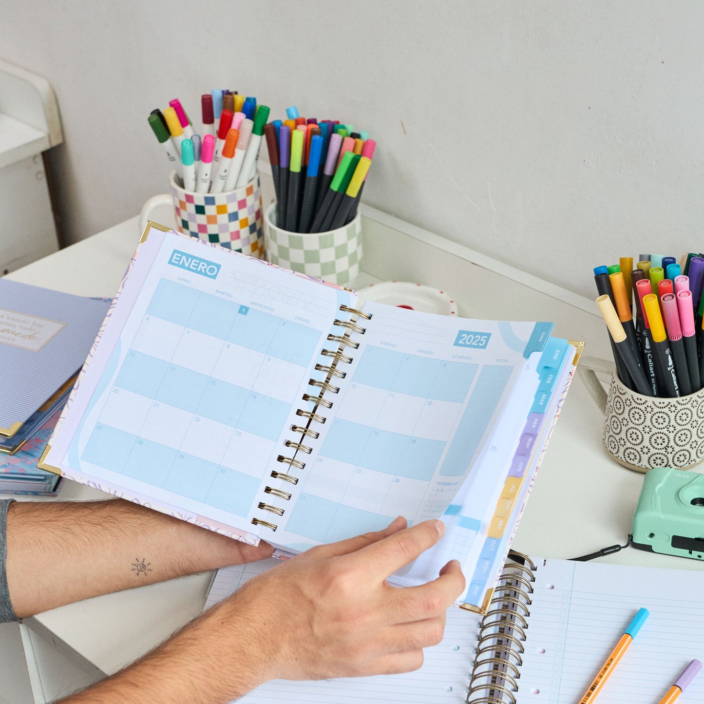 Agenda diaria 2025 True - Floral
