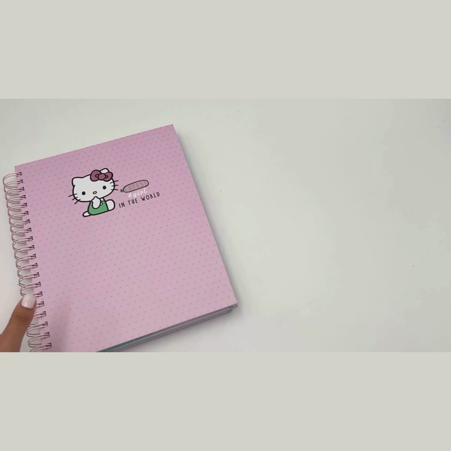 Cargar y reproducir el video en el visor de la galería, Cuaderno A4 Hello Kitty modelo 3 celeste
