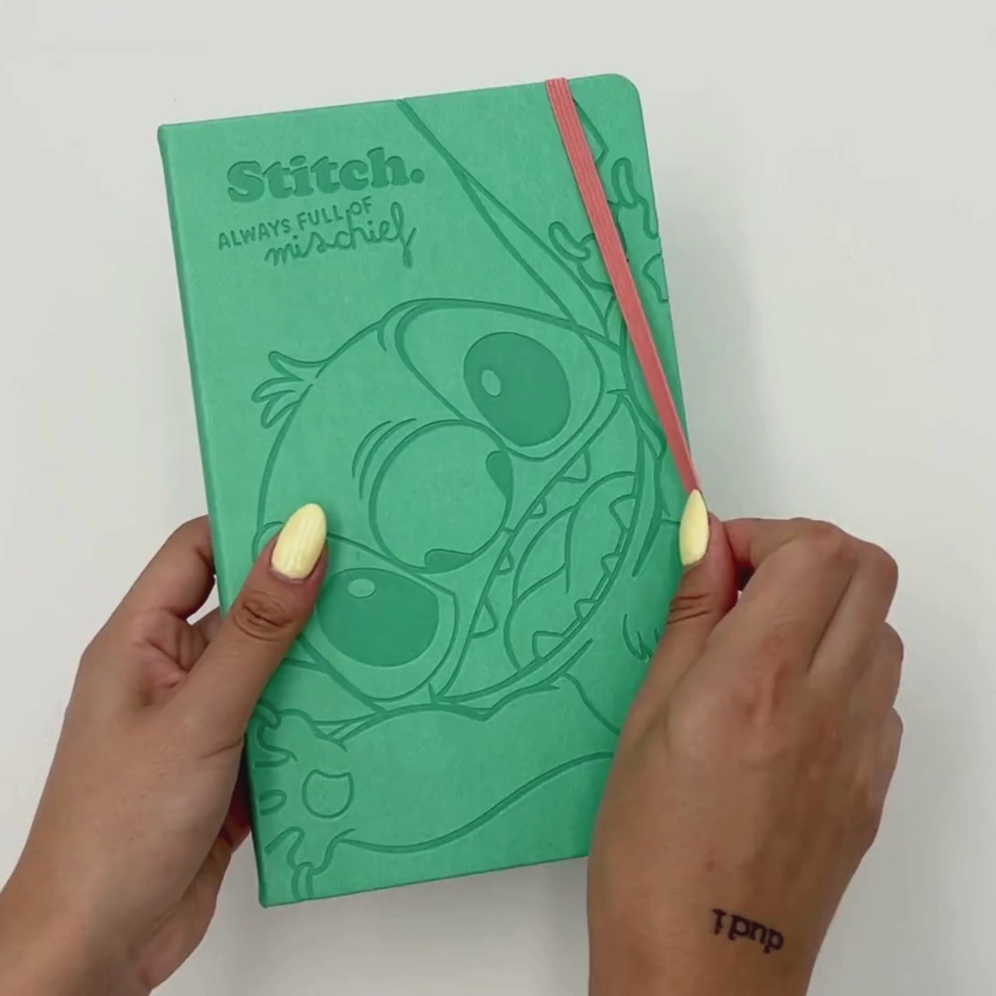Cargar y reproducir el video en el visor de la galería, Libreta Stitch
