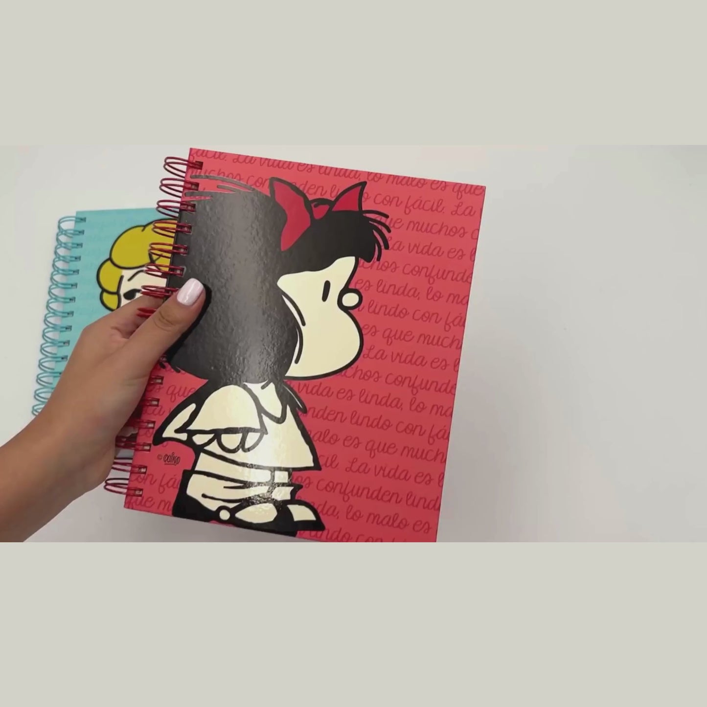 Cargar y reproducir el video en el visor de la galería, Cuaderno A5 Mafalda rosado pastel
