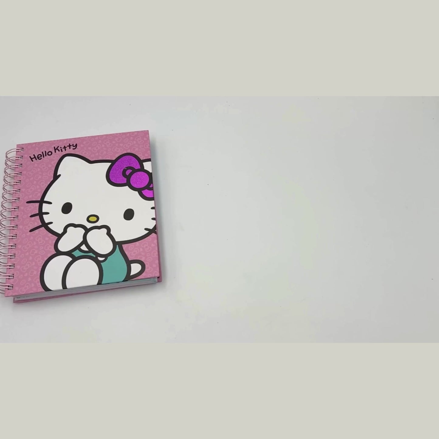 Cargar y reproducir el video en el visor de la galería, Cuaderno A5 Hello Kitty modelo 4 rosado pastel
