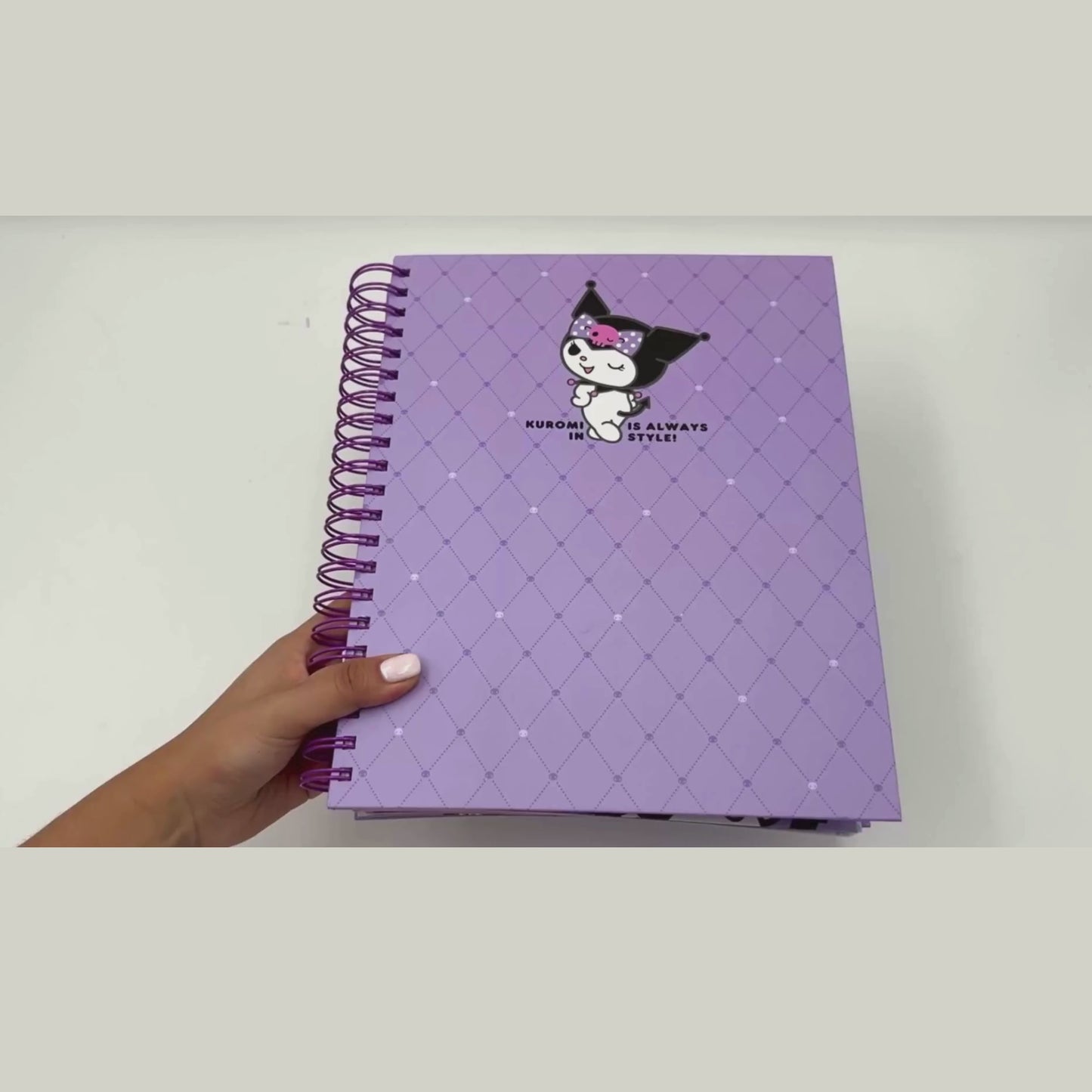 Cargar y reproducir el video en el visor de la galería, Cuaderno A4 kuromi modelo 2 rosado
